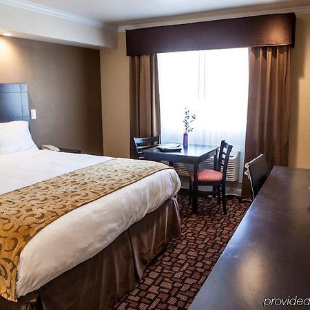 Marinwood Inn & Suites Новато Екстериор снимка
