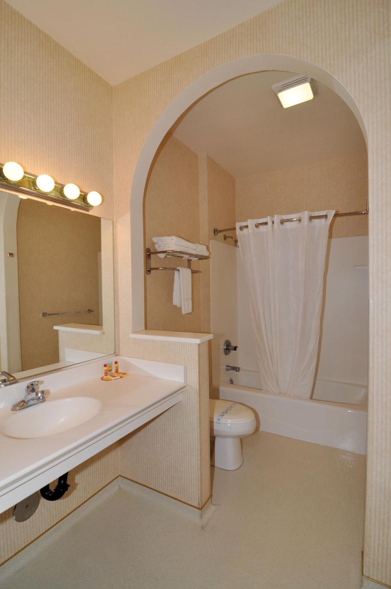 Marinwood Inn & Suites Новато Екстериор снимка