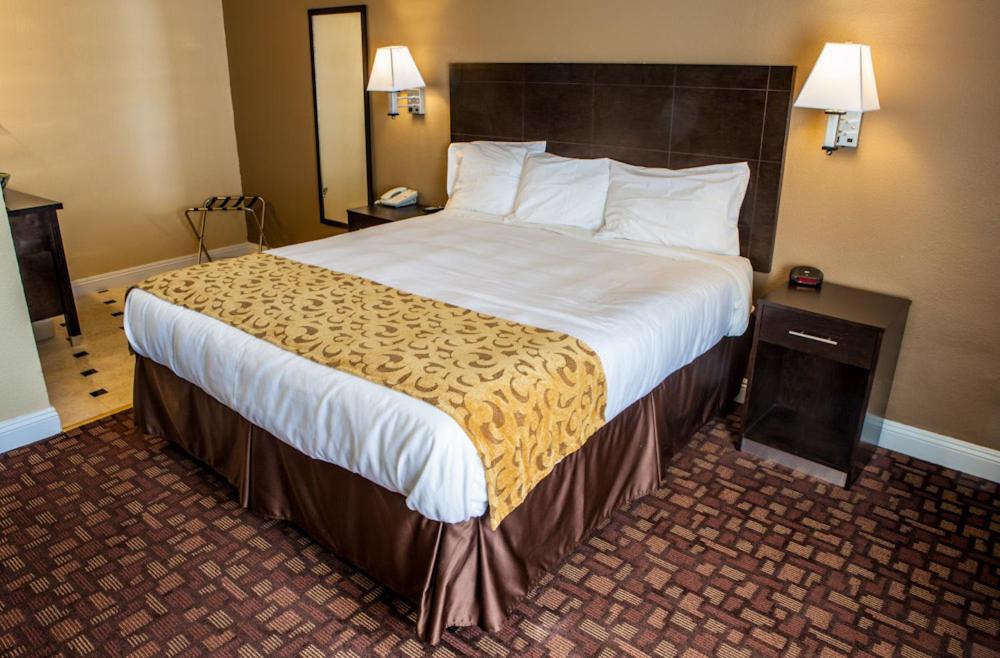 Marinwood Inn & Suites Новато Екстериор снимка