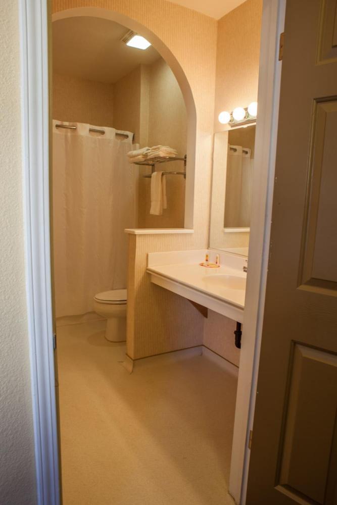 Marinwood Inn & Suites Новато Екстериор снимка