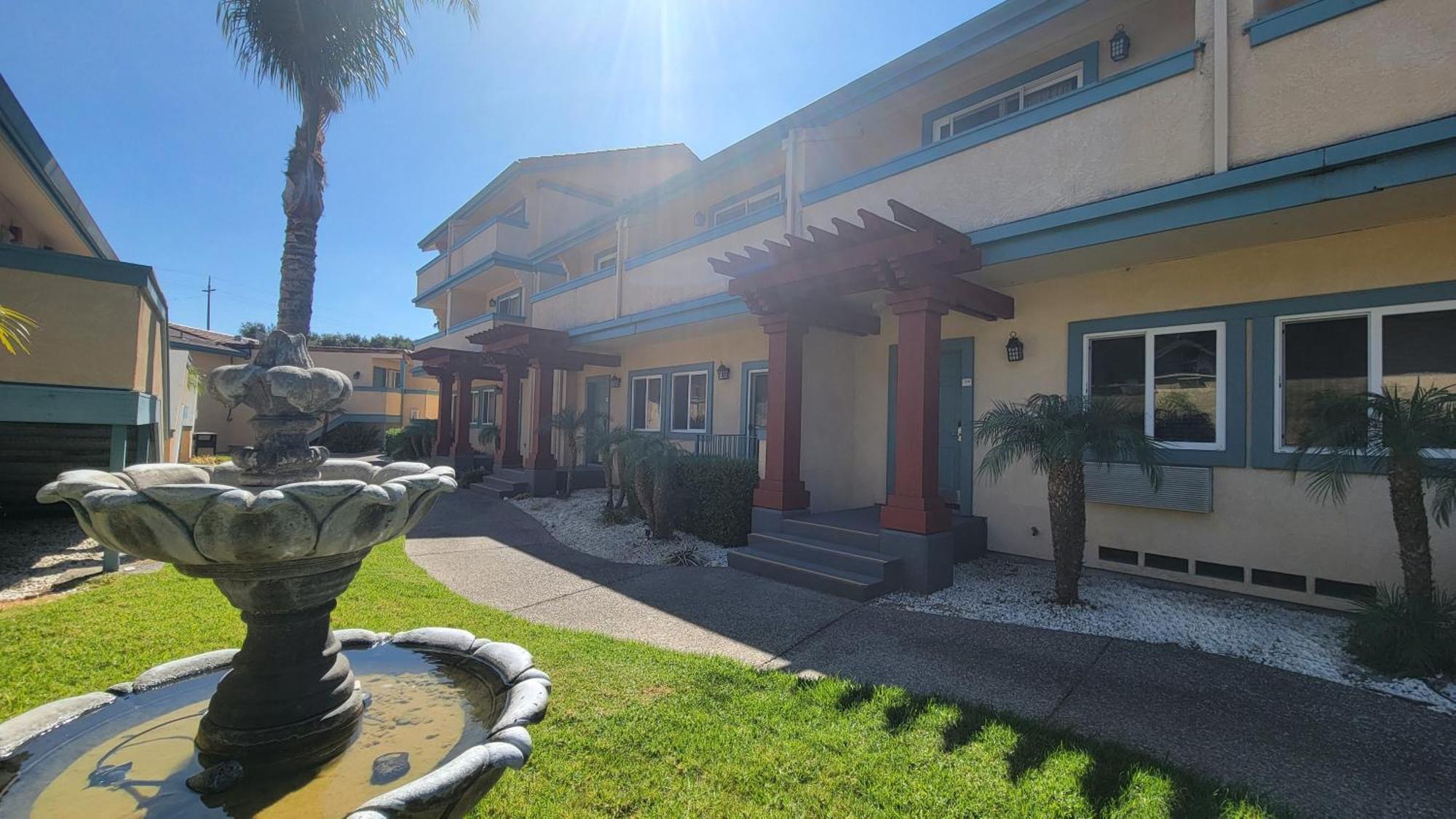 Marinwood Inn & Suites Новато Екстериор снимка